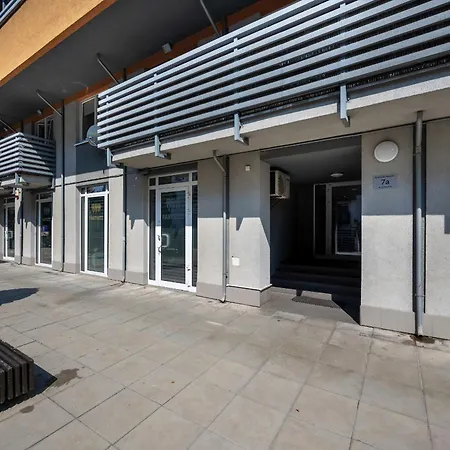 Jasny Z 2 Balkonami Partynice By Renters Apartamento