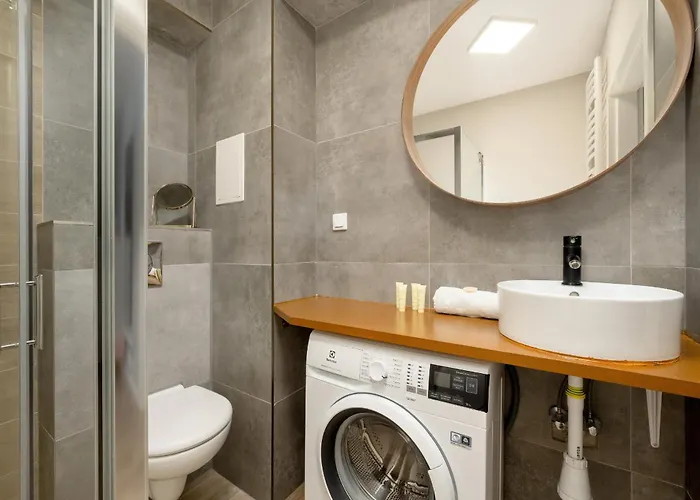 Apartamento Jasny Z 2 Balkonami Partynice By Renters