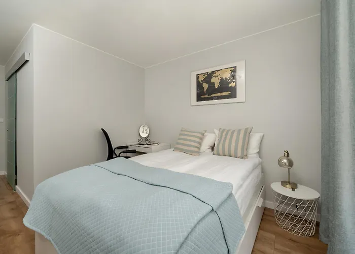 Apartamento Jasny Z 2 Balkonami Partynice By Renters