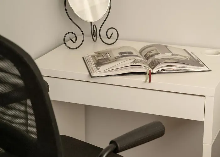 Apartamento Jasny Z 2 Balkonami Partynice By Renters *