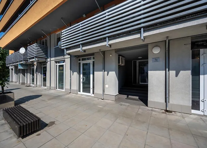 Jasny Z 2 Balkonami Partynice By Renters Apartamento