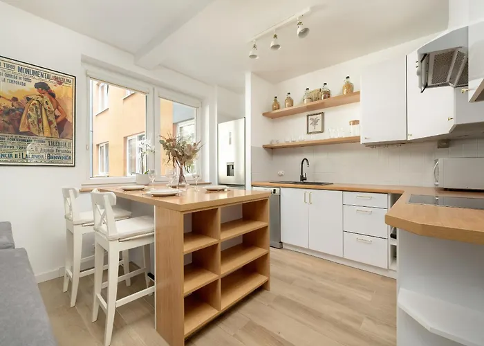 Jasny Z 2 Balkonami Partynice By Renters Apartamento