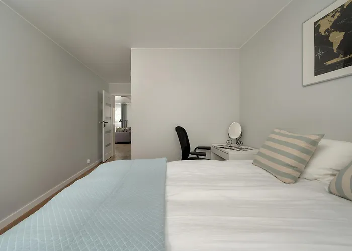 Jasny Z 2 Balkonami Partynice By Renters Apartamento