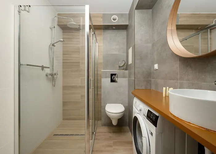 Apartamento Jasny Z 2 Balkonami Partynice By Renters