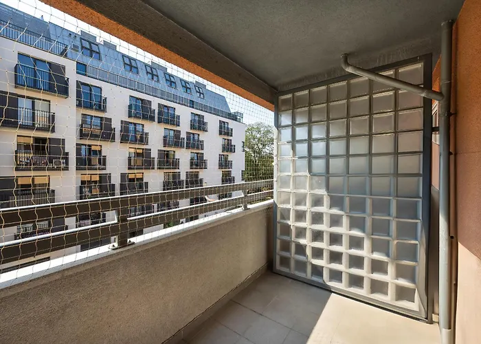 Jasny Z 2 Balkonami Partynice By Renters Apartamento