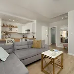 Jasny Z 2 Balkonami Partynice By Renters Apartamento *