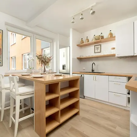 Jasny Z 2 Balkonami Partynice By Renters Апартаменти