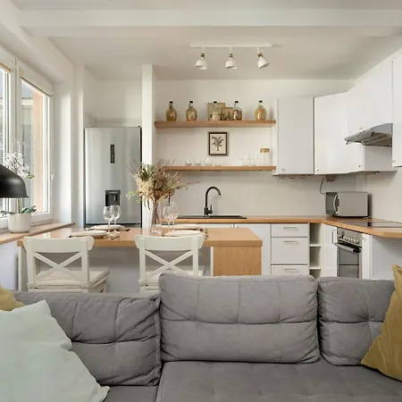 Jasny Z 2 Balkonami Partynice By Renters Вроцлав